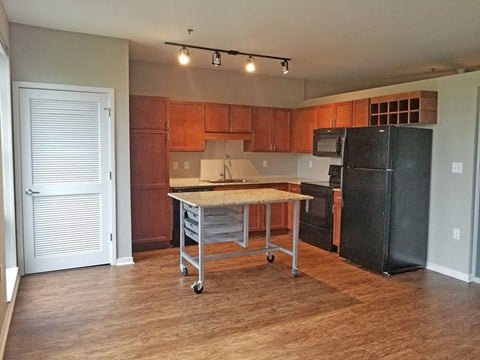 Floor plan for 1 bed, 1 bath, 761 sqft